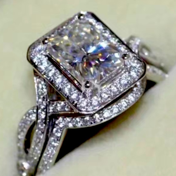 ♥️Ring set large emerald cut Zircon center stone round zircons on both bands - Picture 10 of 11